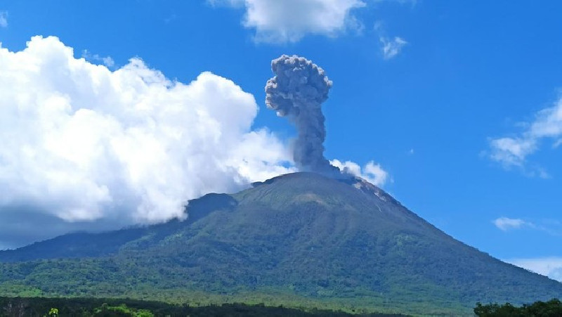 Gunung Ili Lewotolok Erupsi, Masyarakat NTT Diminta Waspada