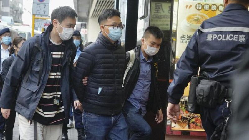 Ratusan Polisi Hong Kong Gerebek Kantor Media Prodemokrasi, 6 Orang Ditangkap