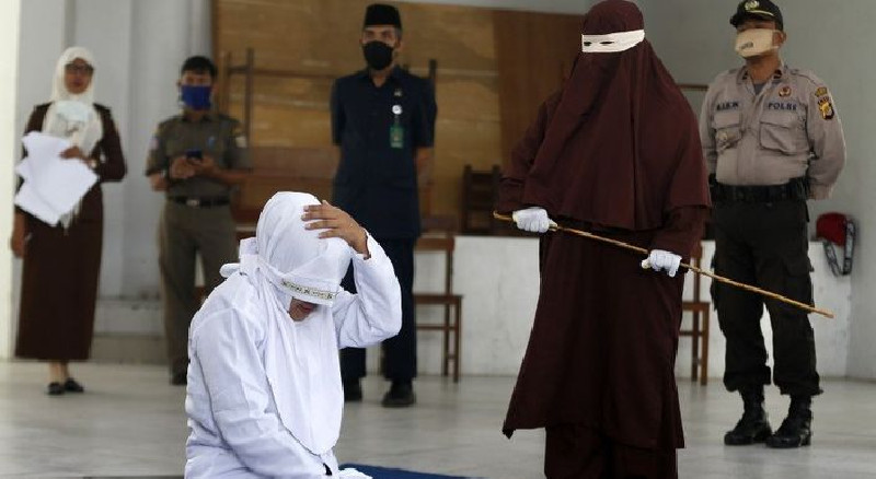 Media Asing The Guardian Sorot Hukuman Cambuk Wanita di Aceh