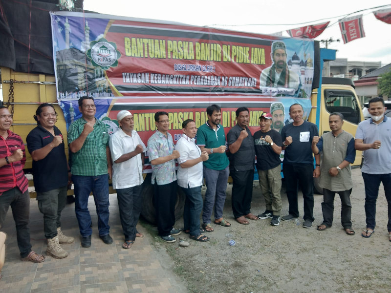 Mualem dan BPMA Serahkan Bantuan Pasca Banjir untuk Masyarakat Pidie Jaya