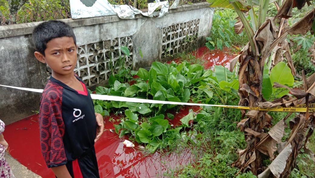 Heboh, Warna Air Parit Berubah Seperti Merah Darah di Aceh Utara