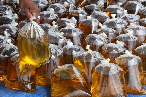 Warga Lhokseumawe Kesulitan Mendapatkan Minyak Goreng Harga Rp 14.000 Per Liter