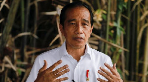 Presiden Jokowi Tetapkan Syarat Penerima Vaksin Booster