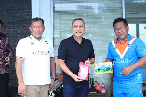 Bertemu Zulhas, Aminullah Perkenalkan Produk UMKM Banda Aceh