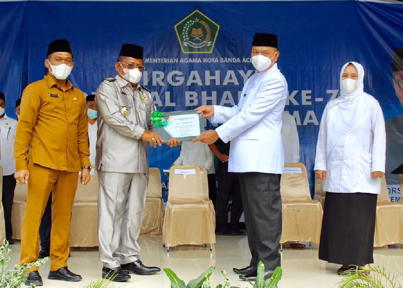 Dukung Program Moderasi Beragama, Aminullah Terima Penghargaan dari Menteri Agama