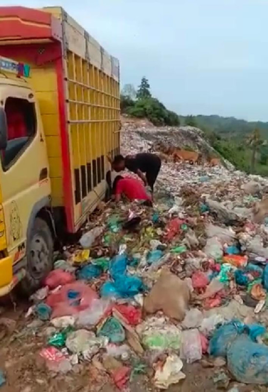 Akses Jalan Tertutup Sampah, Komisi II DPRK Bireuen Protes Kinerja DLHK