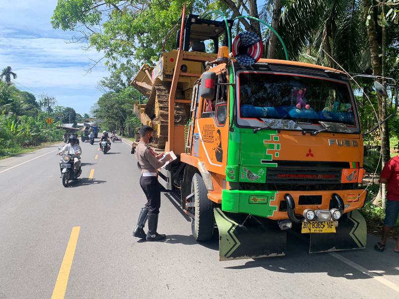 Sat Lantas Polres Aceh Utara Tindak Tegas Truck yang Nekat Bawa Muatan Lebih