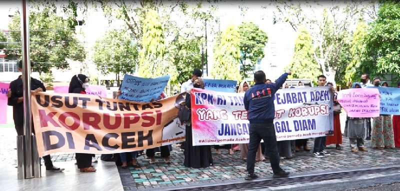 Massa Aksi Desak KPK dan Gubernur Aceh Untuk Lebih Transparan Terhadap Kinerjanya