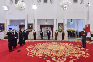 Jokowi Lantik Andi Widjajanto Jadi Gubernur Lemhannas, Arief Prasetyo Kepala Badan Pangan Nasional
