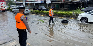 Patroli Antisipasi Banjir, Personel Polres Lhokseumawe Pantau Sejumlah Titik