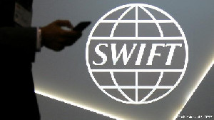 AS dan Uni Eropa Hapus Bank Rusia dari SWIFT