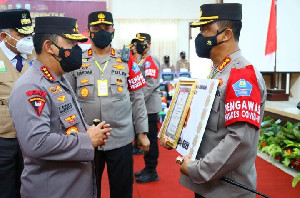 Polresta Banda Aceh Terima Penghargaan Vaksinasi Tertinggi se-Jajaran Polda Aceh