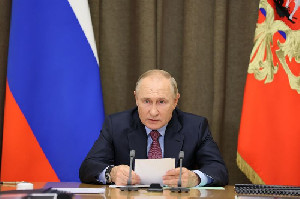 Saat Permainan Perang Dimulai, Putin Memuji Diplomasi Rusia