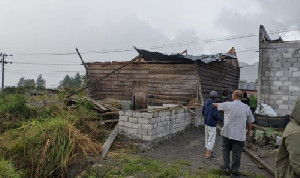 Puting Beliung Hancurkan Empat Rumah Warga di Karang Rejo