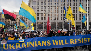 Tunjukkan Persatuan, Ribuan Warga Ukraina Berdemo