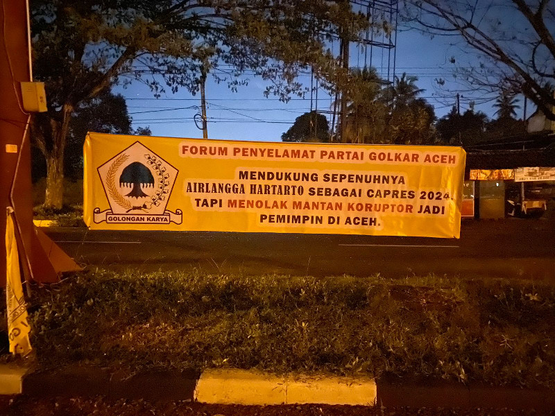 Breaking News: Spanduk Dukung Airlangga Jadi Capres, Tolak Mantan Koruptor Jadi Pemimpin di Aceh Bertebaran