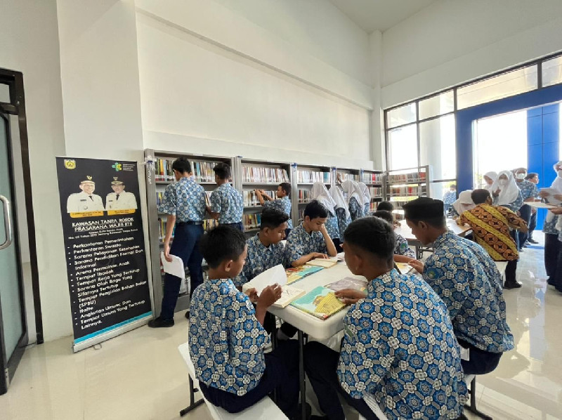 Komitmen Tingkatkan Mutu Pendidikan, Aminullah Bangun Perpustakaan Modern