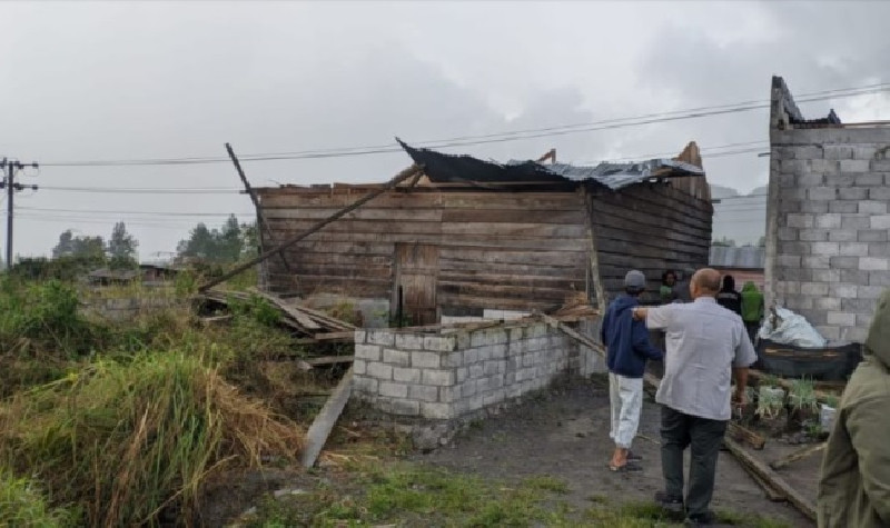 Puting Beliung Hancurkan Empat Rumah Warga di Karang Rejo