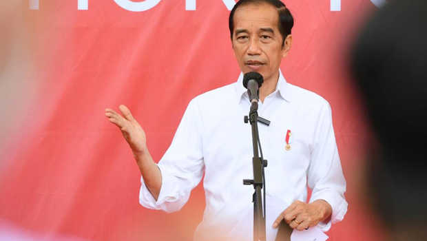 Hasil Survei Sebut Kepuasaan Terhadap Jokowi Anjlok Imbas Migor Langka