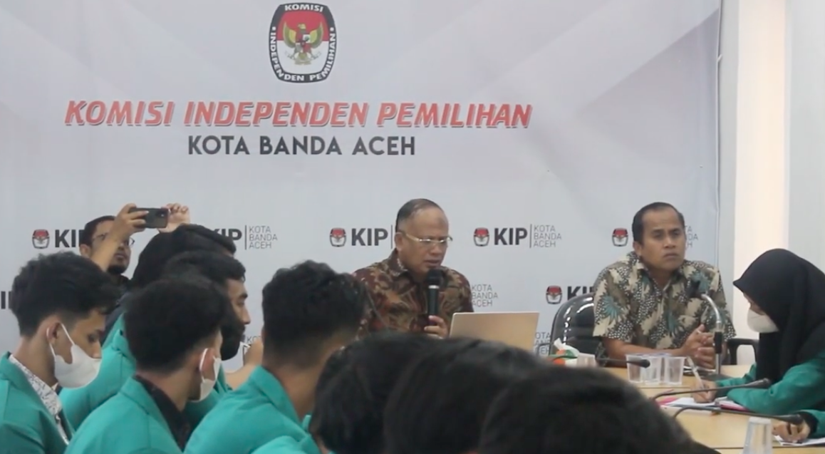 Bahas Demokrasi dan Pemilu, Ketua KIP Banda Aceh Beri Kuliah Umum