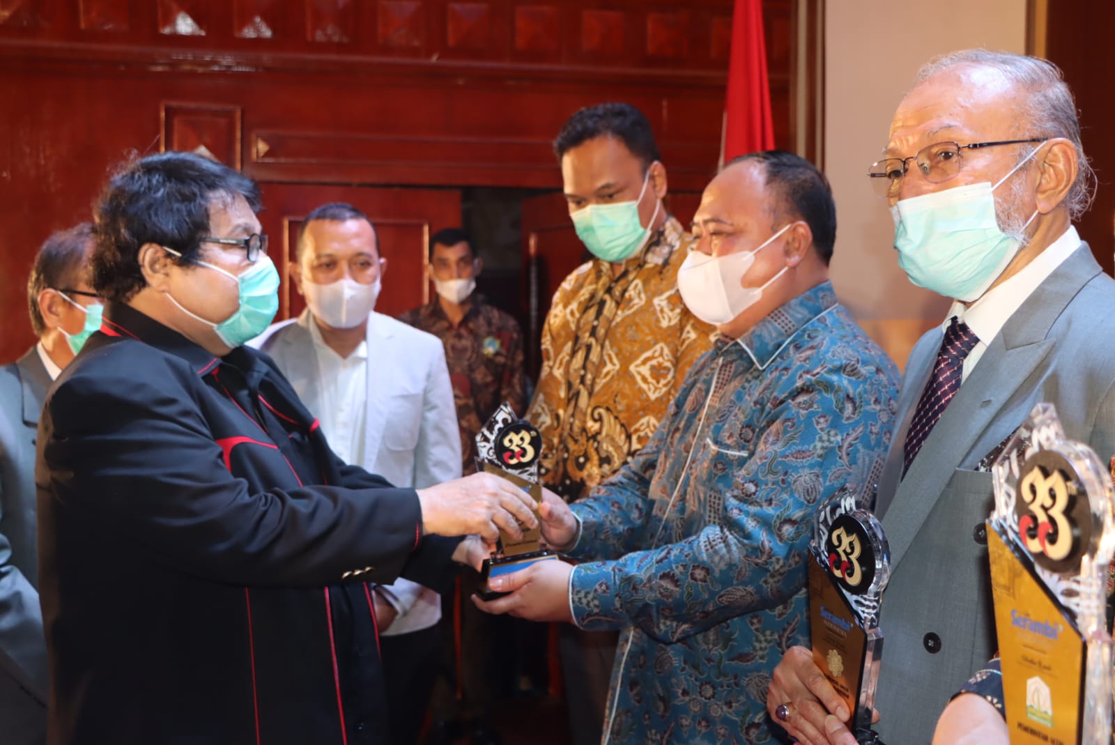 Aktif Serukan Vaksinasi, Kapolda Aceh Terima Penghargaan Serambi Award