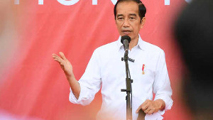 Hasil Survei Sebut Kepuasaan Terhadap Jokowi Anjlok Imbas Migor Langka