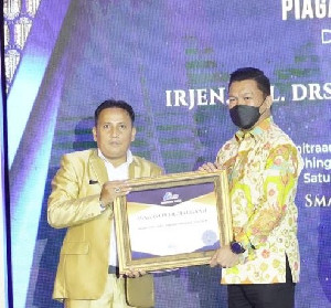 Kapolda Aceh Dapat Penghargaan Anugerah Puja TV Awards 2022