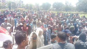 Lagi, Ratusan Warga dari Dua Kecamatan Geruduk Kantor Bupati dan DPRK Aceh Tamiang