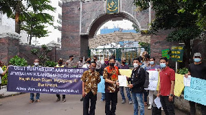 Masyarakat Aceh Tuntut Kejagung RI Buka Kembali Dugaan Korupsi Jembatan Kilangan