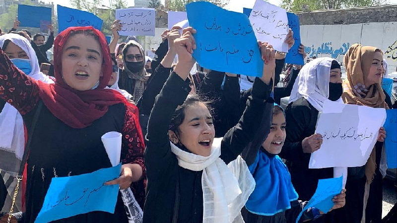 Para Pengunjuk Rasa Desak Taliban Buka Kembali Sekolah untuk Perempuan