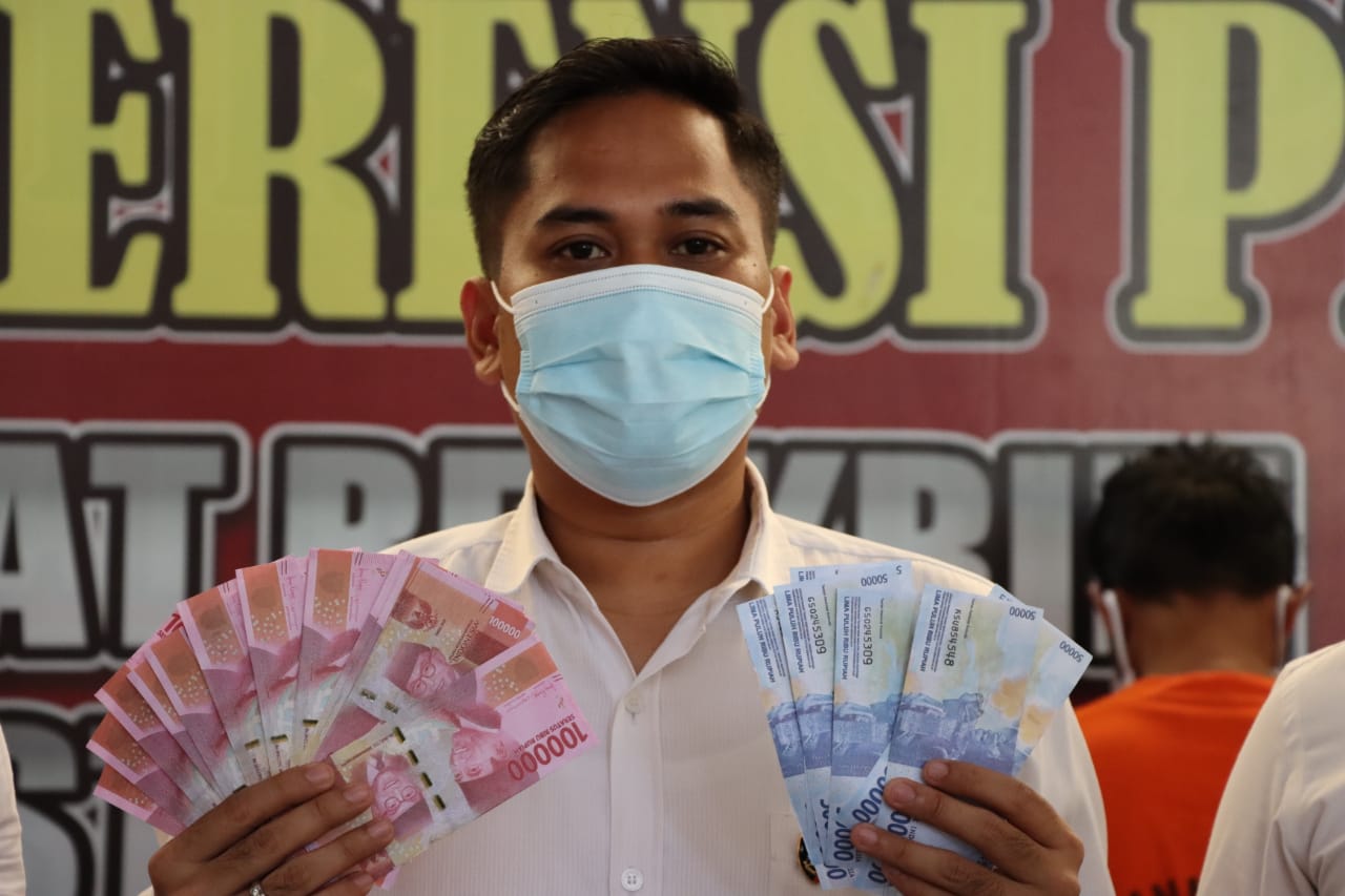 Cetak dan Edar Uang Palsu, Polisi Amankan Pasutri di Aceh Besar