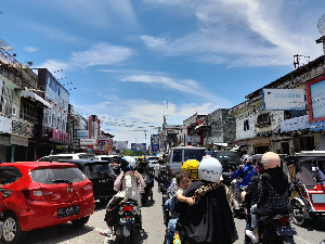 Pasar Aceh Padat Jelang Lebaran, Pedagang Untung Besar