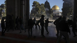 Bentrokan Terjadi di Masjid Al-Aqsa
