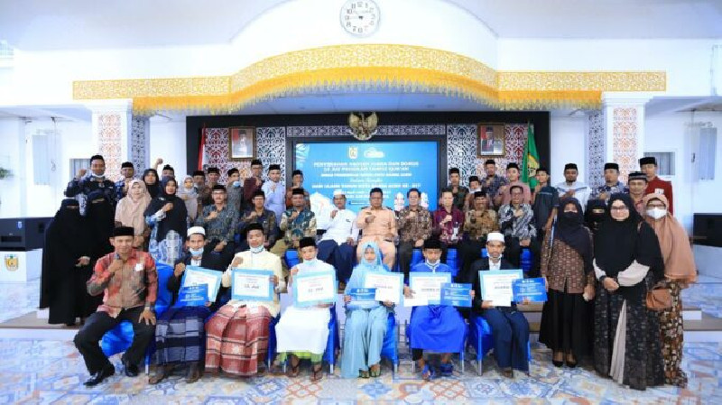 Wali Kota Banda Aceh Berikan Hadiah Bagi Santri Program Tahfiz Angkatan III