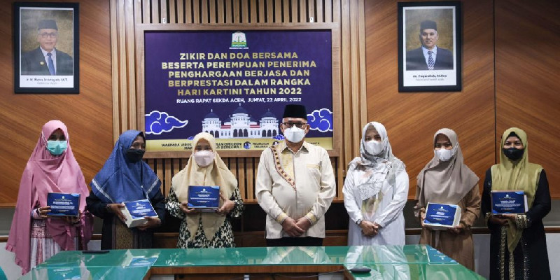 Lima Srikandi Aceh Berikan Motivasi kepada Peserta Zikir dan Doa Pagi