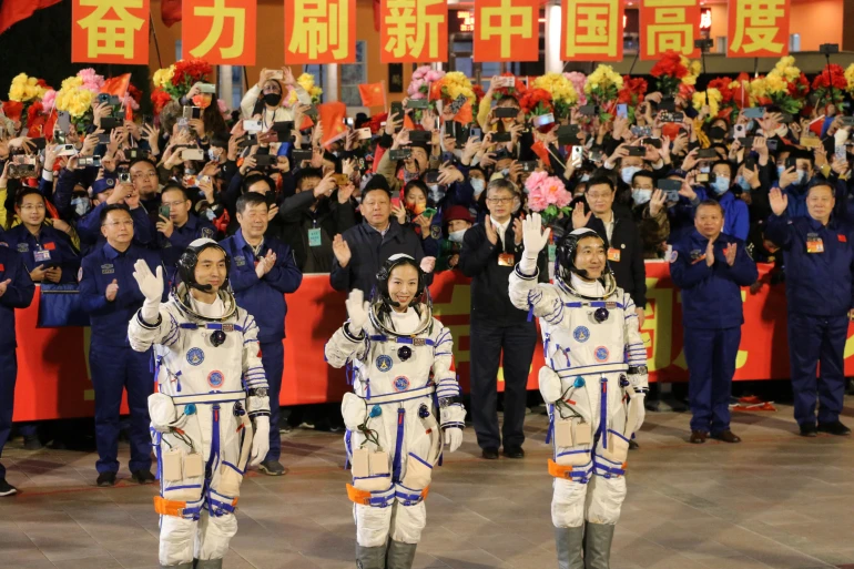 Astronot China Kembali ke Bumi Setelah Enam Bulan di Luar Angkasa