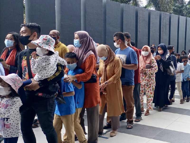 Dibuka Lebaran Ketiga, Ribuan Pengunjung Padati Museum Tsunami Aceh