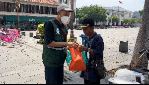 SBI Berbagi 50 Paket Sembako di Kota Tua Jakarta