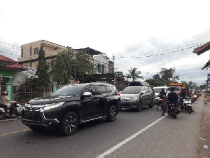 Jalan Lintas Nasional Bayu Aceh Utara Ramai Padat