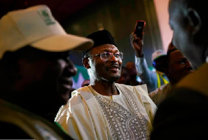 Ketua Komisi Pemilihan Nasional Nigeria Sangkal Minatnya Jadi Presiden