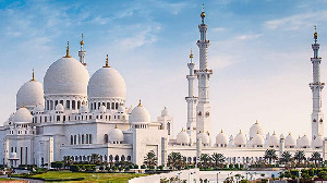 Saat Idul Fitri Para Imam di Uni Emirat Arab Diberi Hadiah