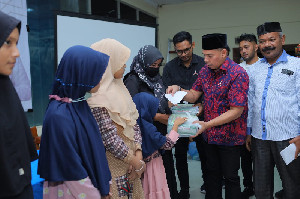 Ketua Demokrat Aceh Santuni Anak Yatim Jelang Lebaran di Dapil II Aceh