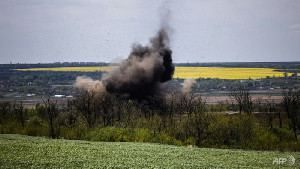 Dipenuhi Bom dan Ranjau, Nasib Petani Ukraina Berisiko Kehilangan Nyawa di Ladang