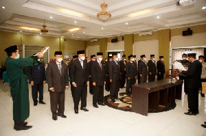 Kakanwil Lantik Kabag TU dan 10 Kepala Kemenag di Aceh