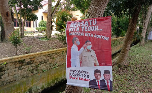 Poster Jokowi dan Prabowo Bersatu Kita Teguh Bercerai Kita Runtuh Beredar di Atam
