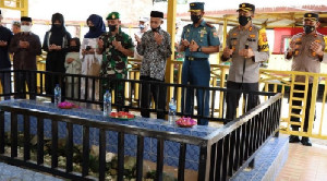 H+3, TNI-Polri di Simeulue Gelar Patroli Gabungan dan Ziarah ke Makam Ulama