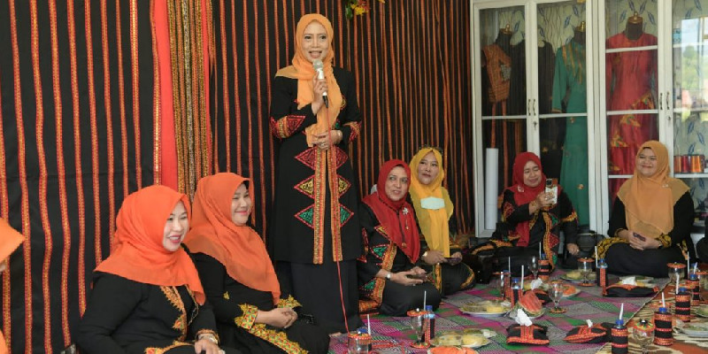 Ketua Dekranasda Aceh Apresiasi Masyarakat Galus dalam Melestarikan Tradisi Budaya kepada Anak