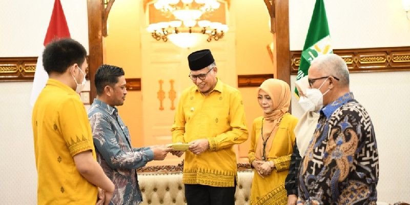 Gubernur Nova Tunaikan Zakat Mal ke Baitul Mal Aceh