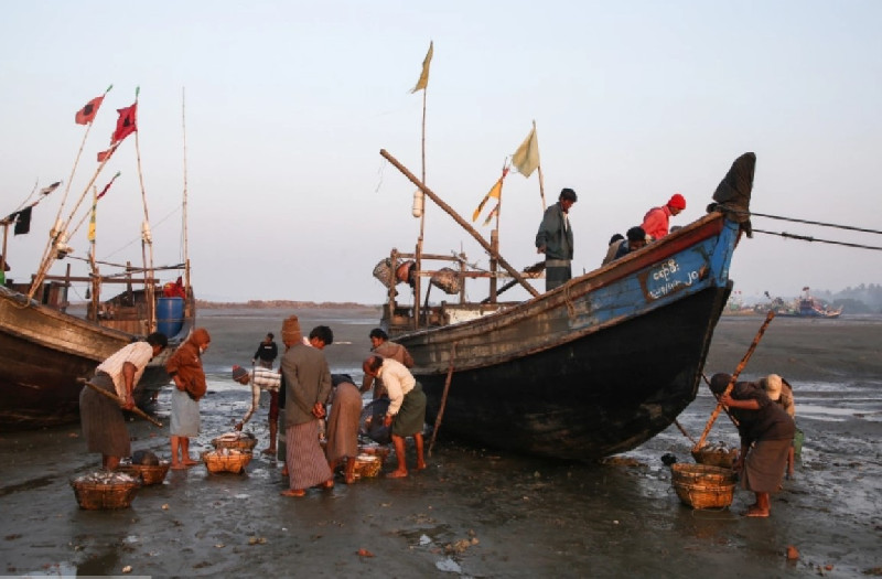 Perahu Terbalik, Sedikitnya 17 Rohingya Tewas, Termasuk Anak-anak