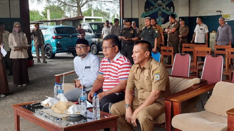 Maksimalkan Kebersihan Kota, Aminullah Usman Serahkan 12 Armada Pengangkut Sampah ke DLHK3